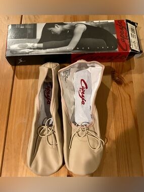 NEW SplitSole Capezio Beige Canvas Ballet Slippers CG2002 Size 9.5M